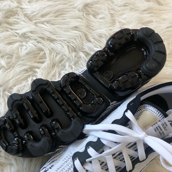✔️ New✔️ NIKE Air Vapormax Flyknit 3 GS ~ 7Y - Picture 4 of 8